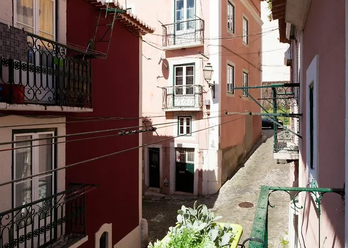 Alfama Panteao 4 Guests